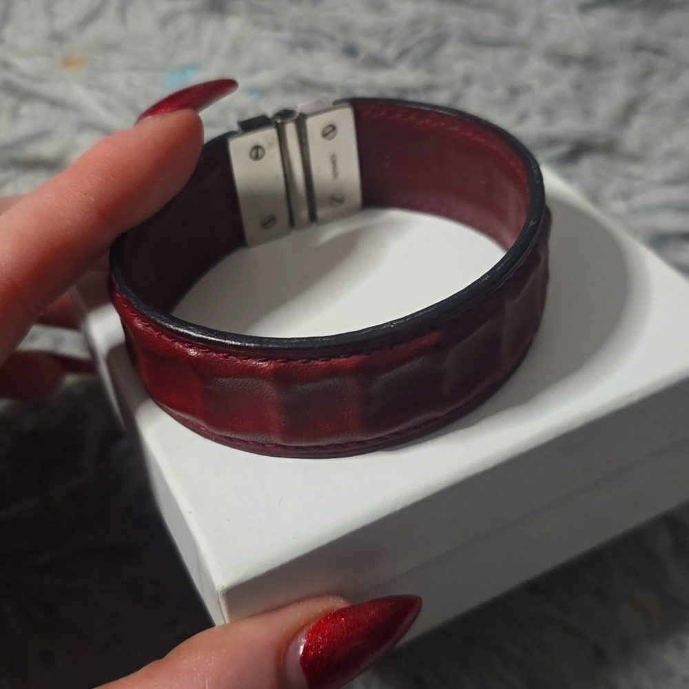 GUC Hermès Thick Burgundy Leather Bracelet with Silver Clasp (EUC)(UNISEX)(M) 7” - Picture 6 of 6